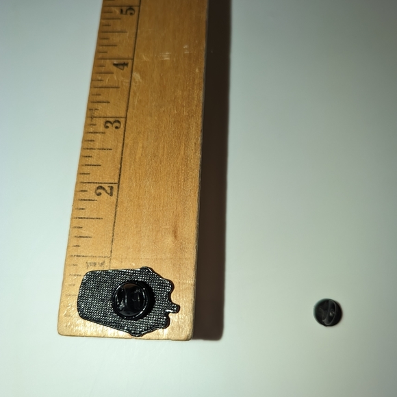 Cartoon bear pin - Picture 6 of 9